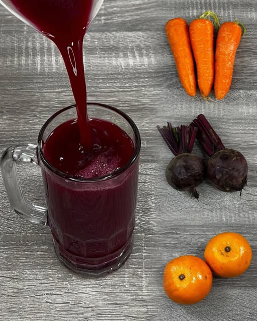 Jugo natural de remolacha, zanahorias y mandarinas